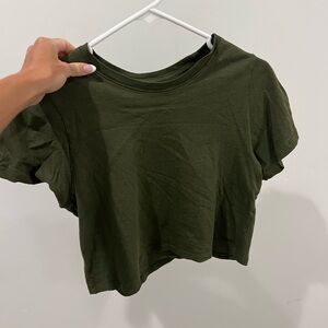 Set active tee in forest green!